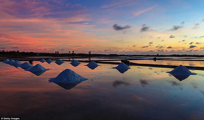 Viet Nam’s salt fields in top most breathtaking sunsets on earth