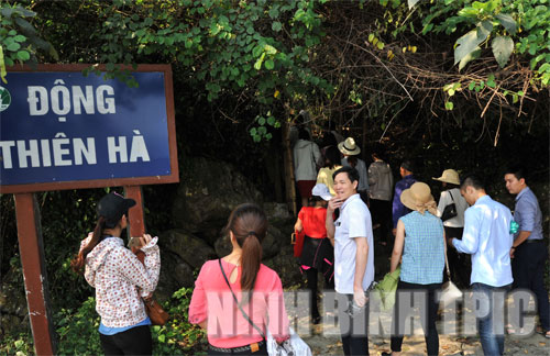 Walking, cycling, sightseeing, immersing yourself in nature of Tam Coc - Bich Dong