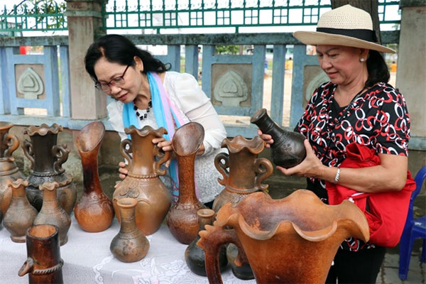 Ninh Thuan to apply for UNESCO status for Cham pottery