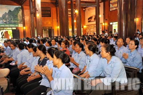 Improving the service business ability for the residents to engage in tourism activities in Trang An Tourist Area