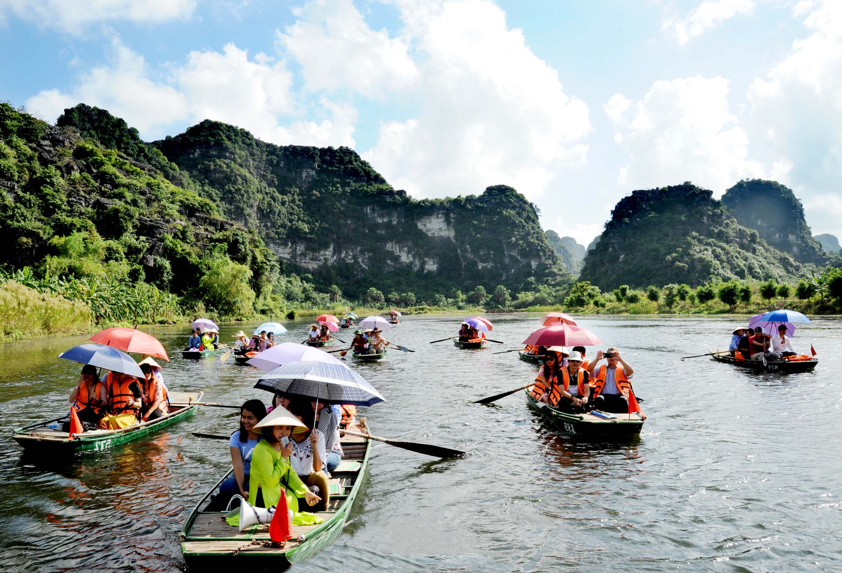 Ninh Binh welcomed nearly 4.5 million visitors in the first 6 months of 2016
