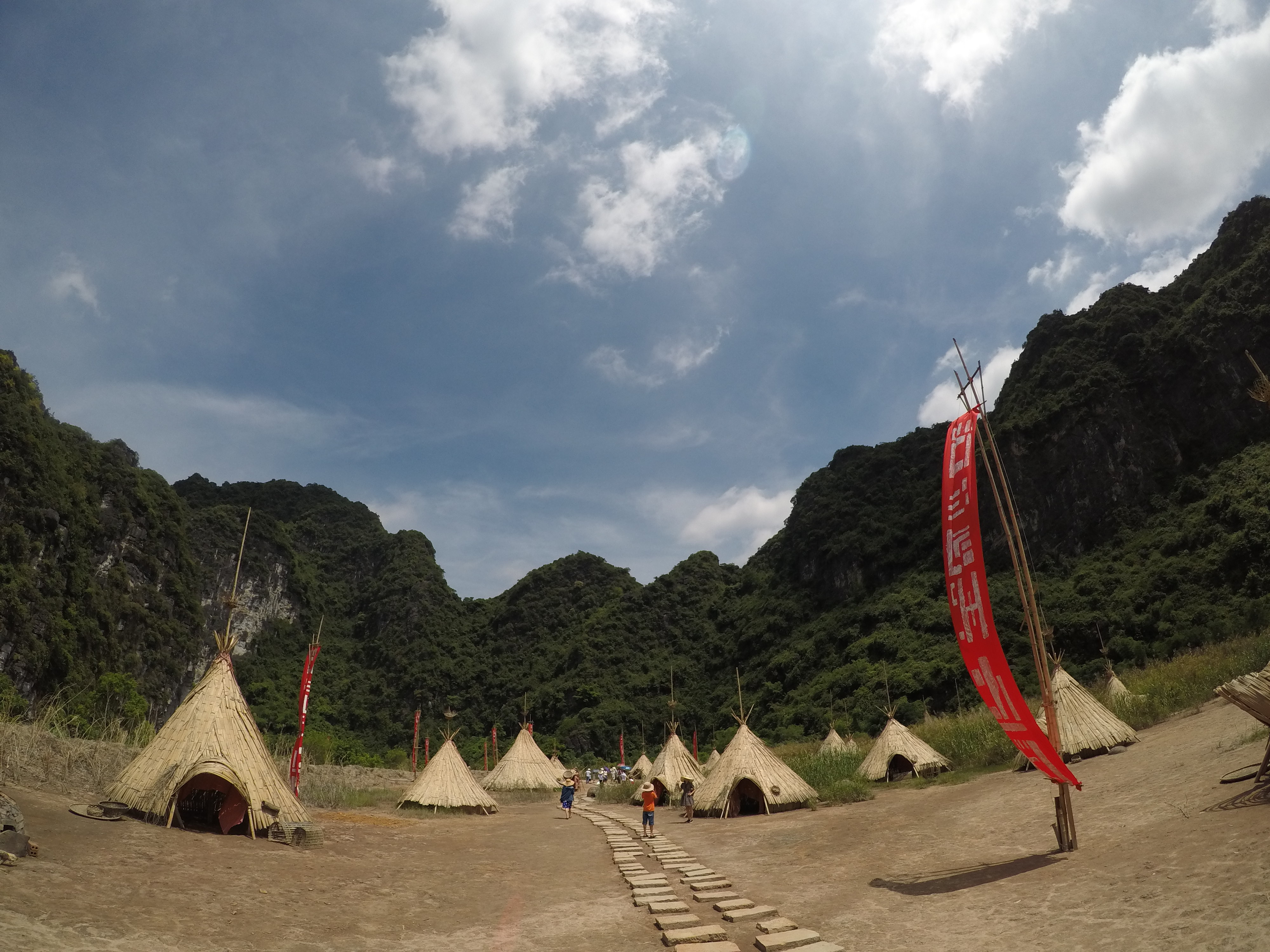 Kayaking to visit filming location of the movie Kong - Skull Island in Trang An landscape complex 2017