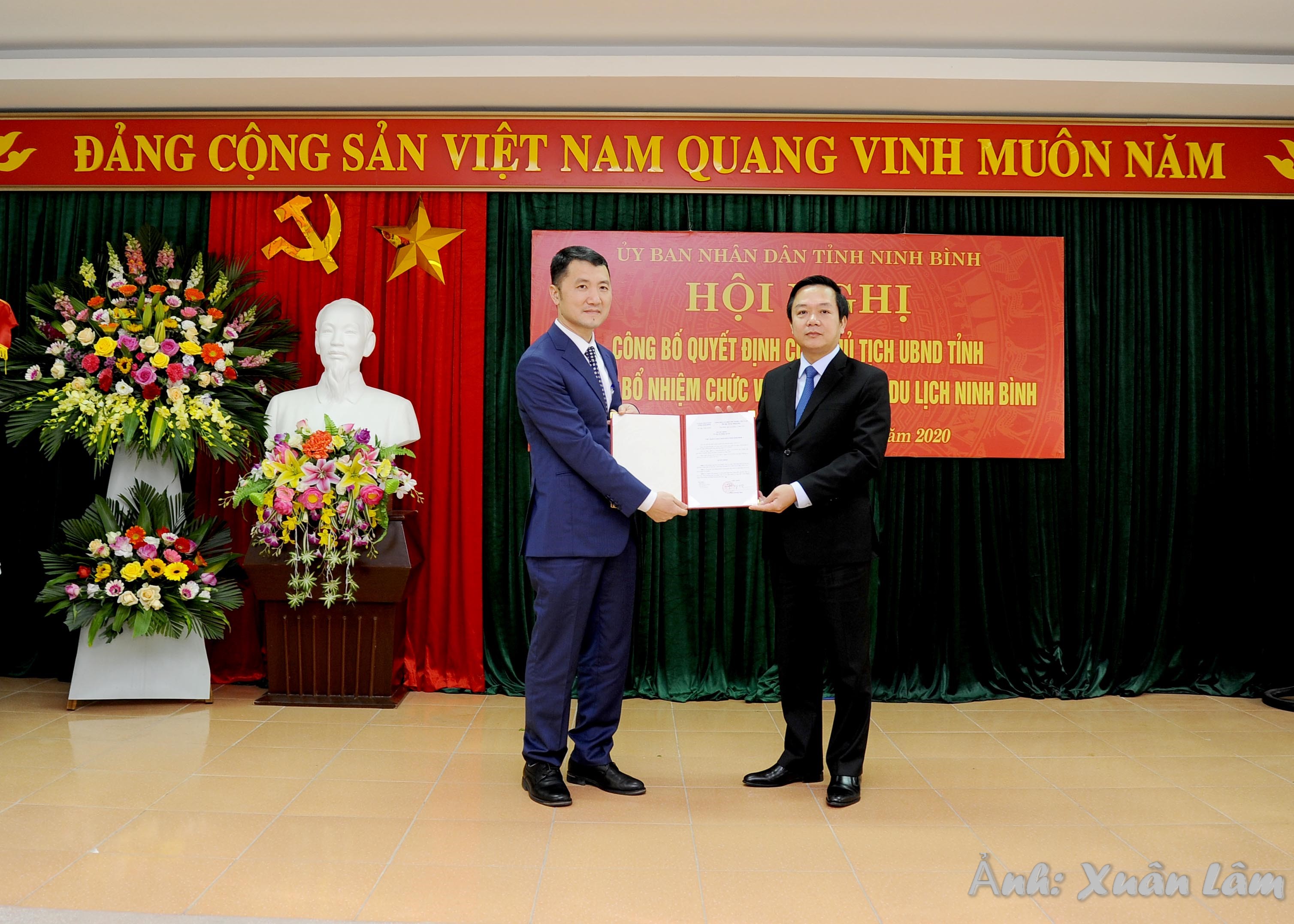 Conference on announcing the Decision by the Chairman of the Ninh Binh Provincial People’s Committee on designating the  Director of the Tourism Department 