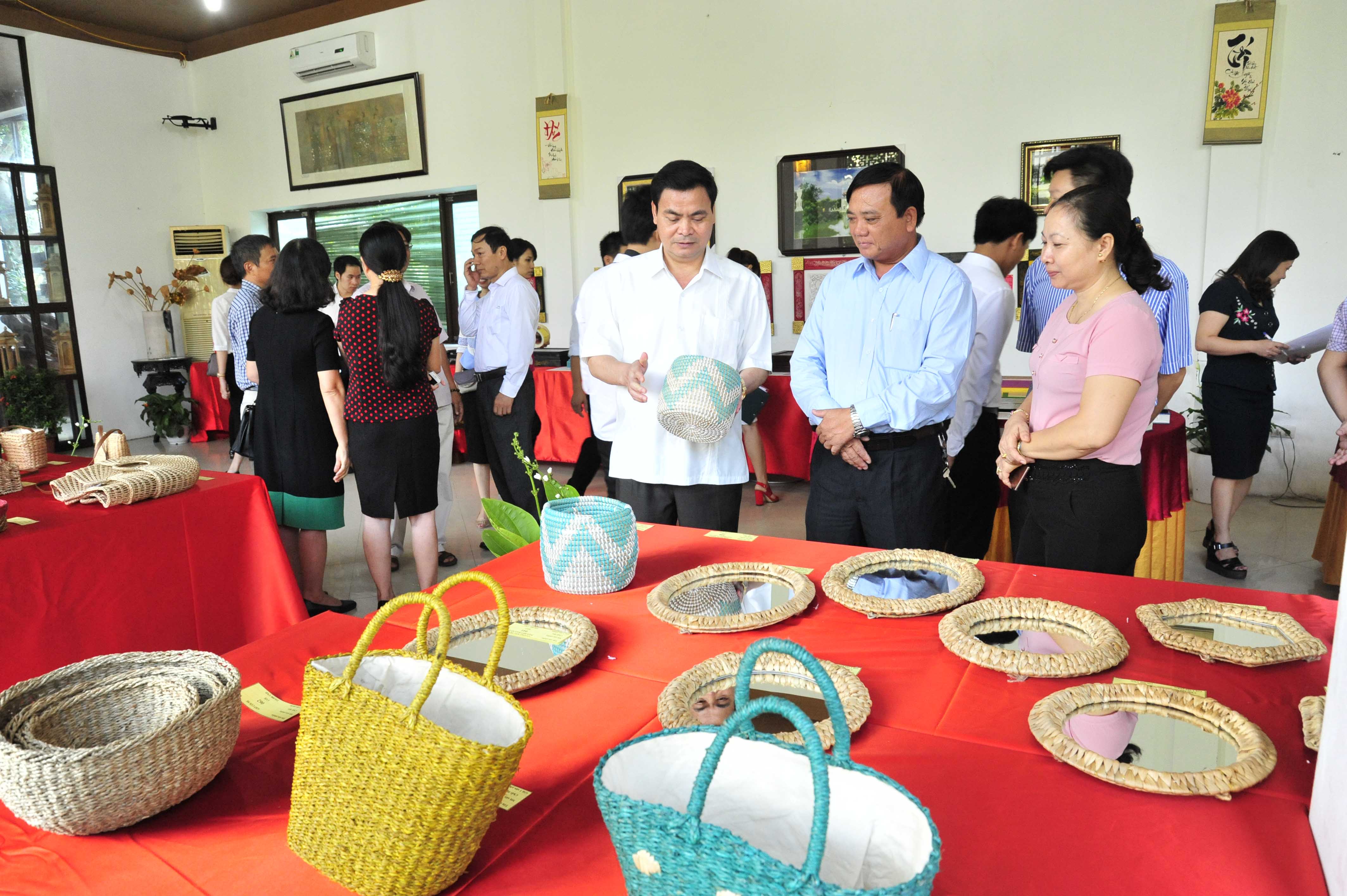 Souvenir - Solution to increase revenue on tourism