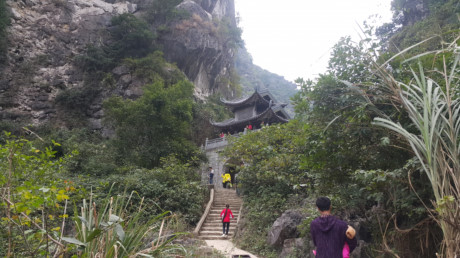 Mysterious beauty of Am Tien pagoda and Cave