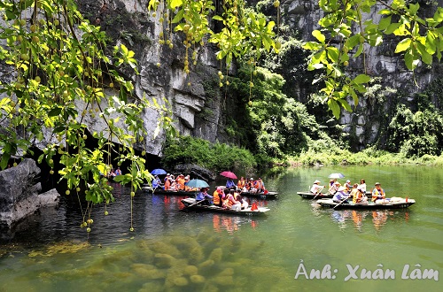 Traveling Ninh Binh in spring