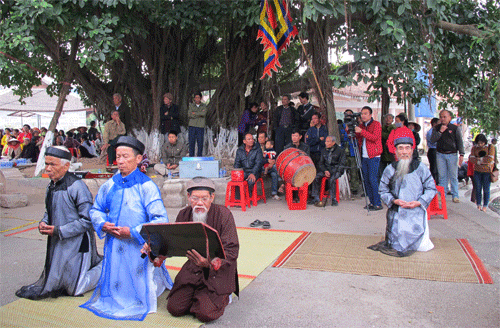 Van Lam village hold the anniversary of forming Embroidery