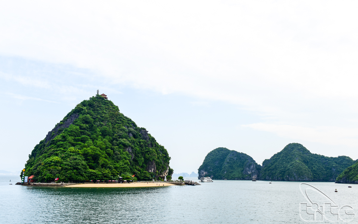 Choose Vietnam to be the first country to travel alone