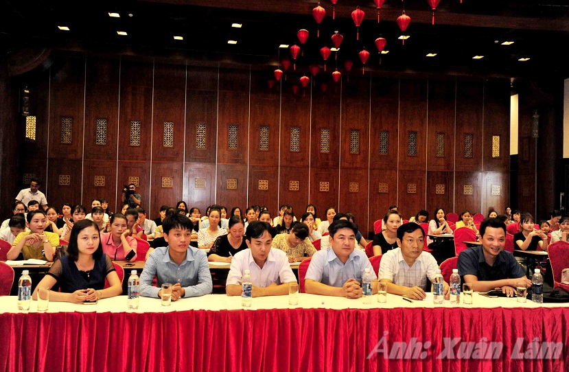 Hold the training classes for professional practices of tour guide at the place in 2018