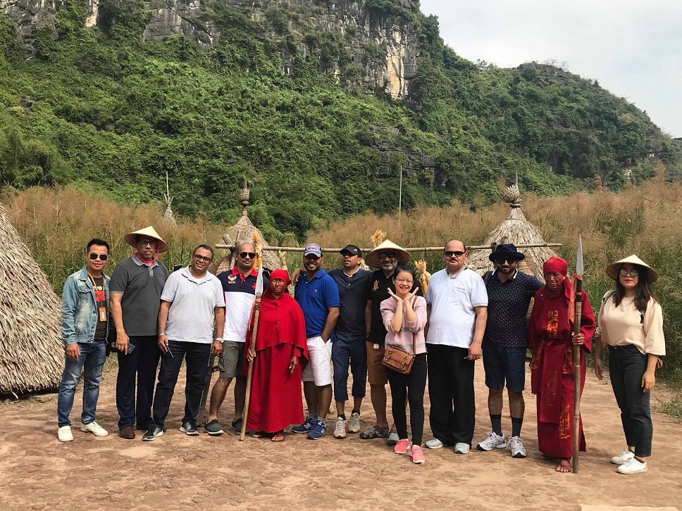 The Israeli and Qatar mission surveys some tourist sites in Ninh Binh