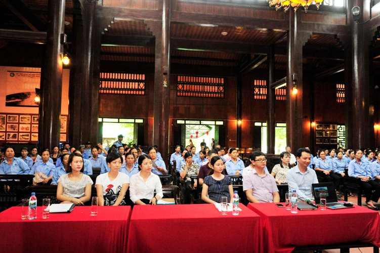 Refresher course to improve communication and civilized behavioral skills in tourism activities at Trang An eco-tourism area
