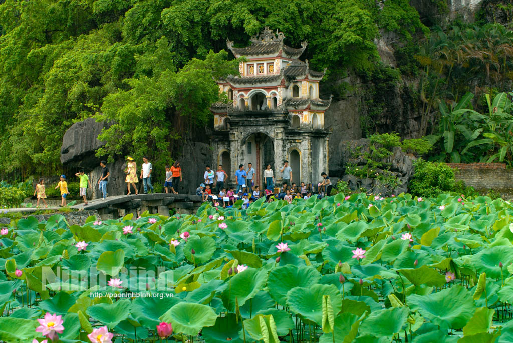 Ninh Binh among best Vietnamese destinations for 'Awe Walk' after COVID-19