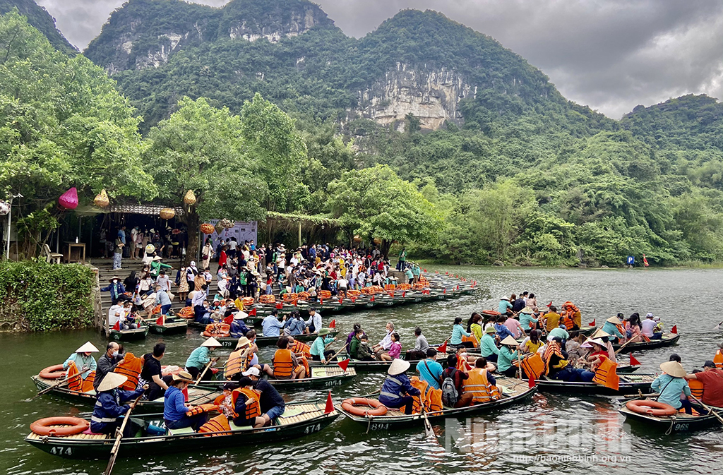 Tourists to Ninh Binh on holiday surge