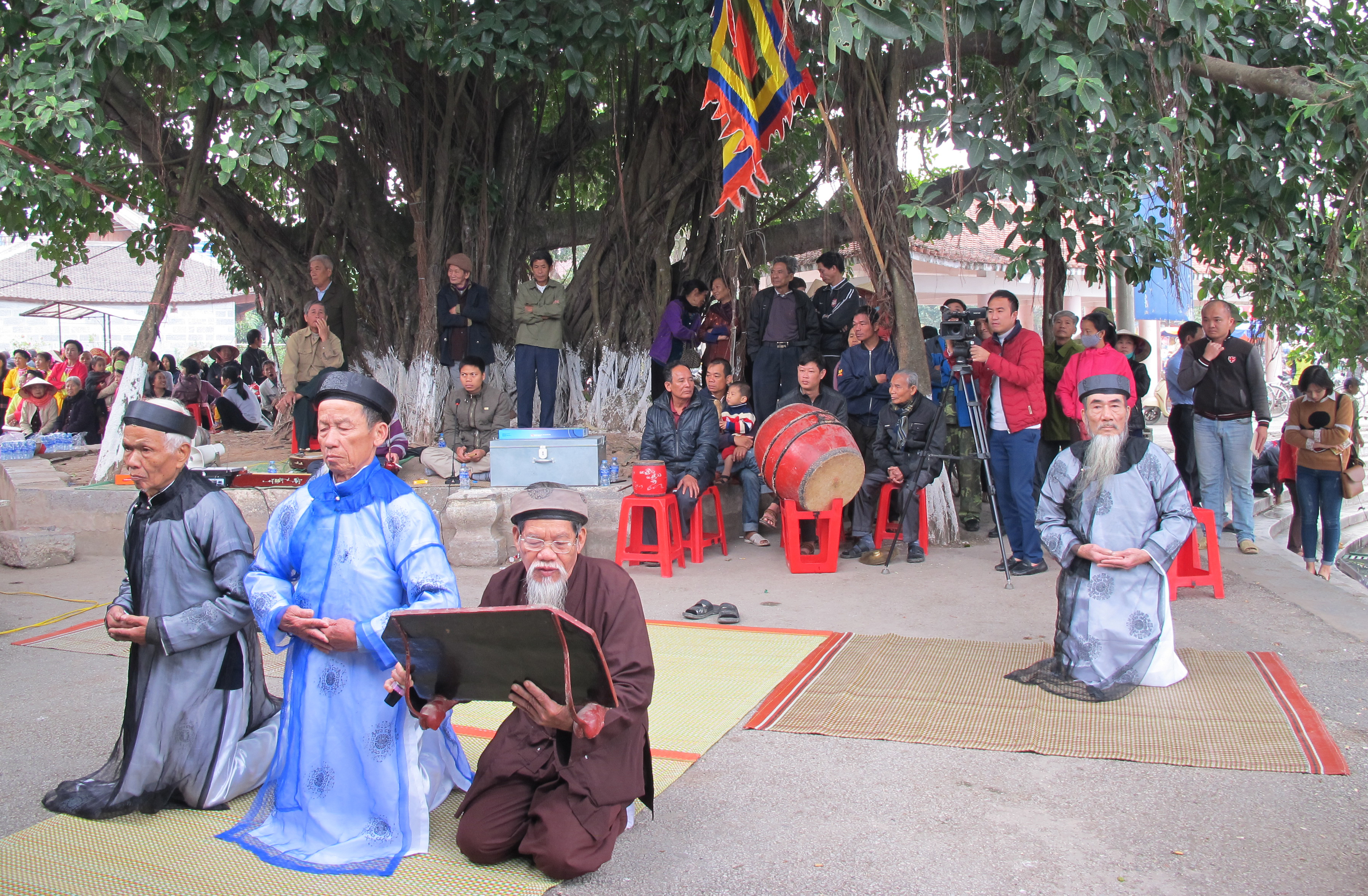Le village de broderie Van Lam a orgnisé la fête de l'anniversaire du Saint patron du métier broderie