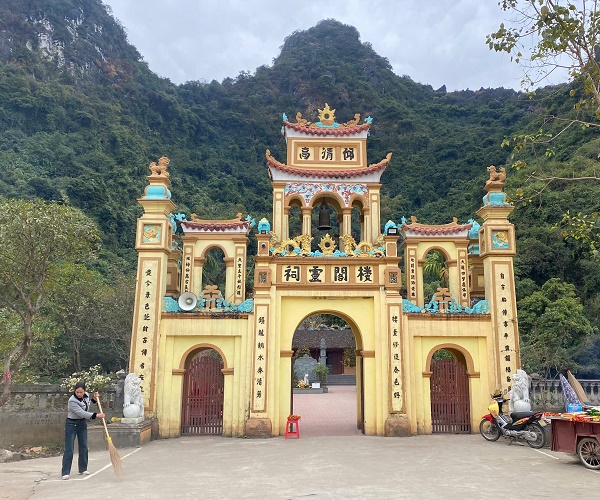 Chiêm bái đền Vực Vông dịp đầu Xuân