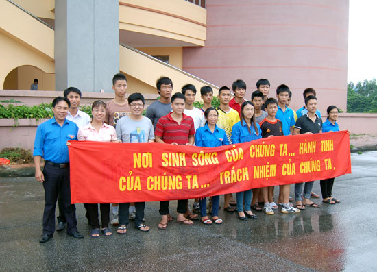 Trung tâm Thể dục thể thao và Trung tâm Thông tin xúc tiến Du lịch  phối hợp ra quân hưởng ứng Chiến dịch làm cho thế giới sạch hơn năm 2013