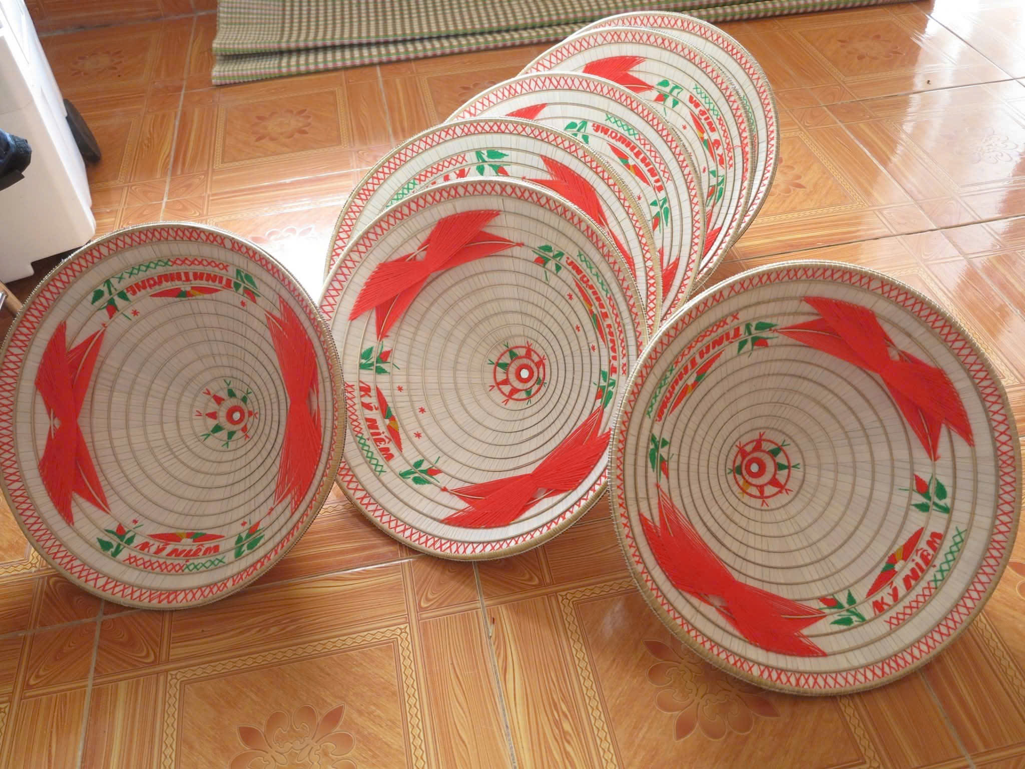 Nón lá Nghĩa Châu - tinh hoa từ đôi tay người thợ làng nghề