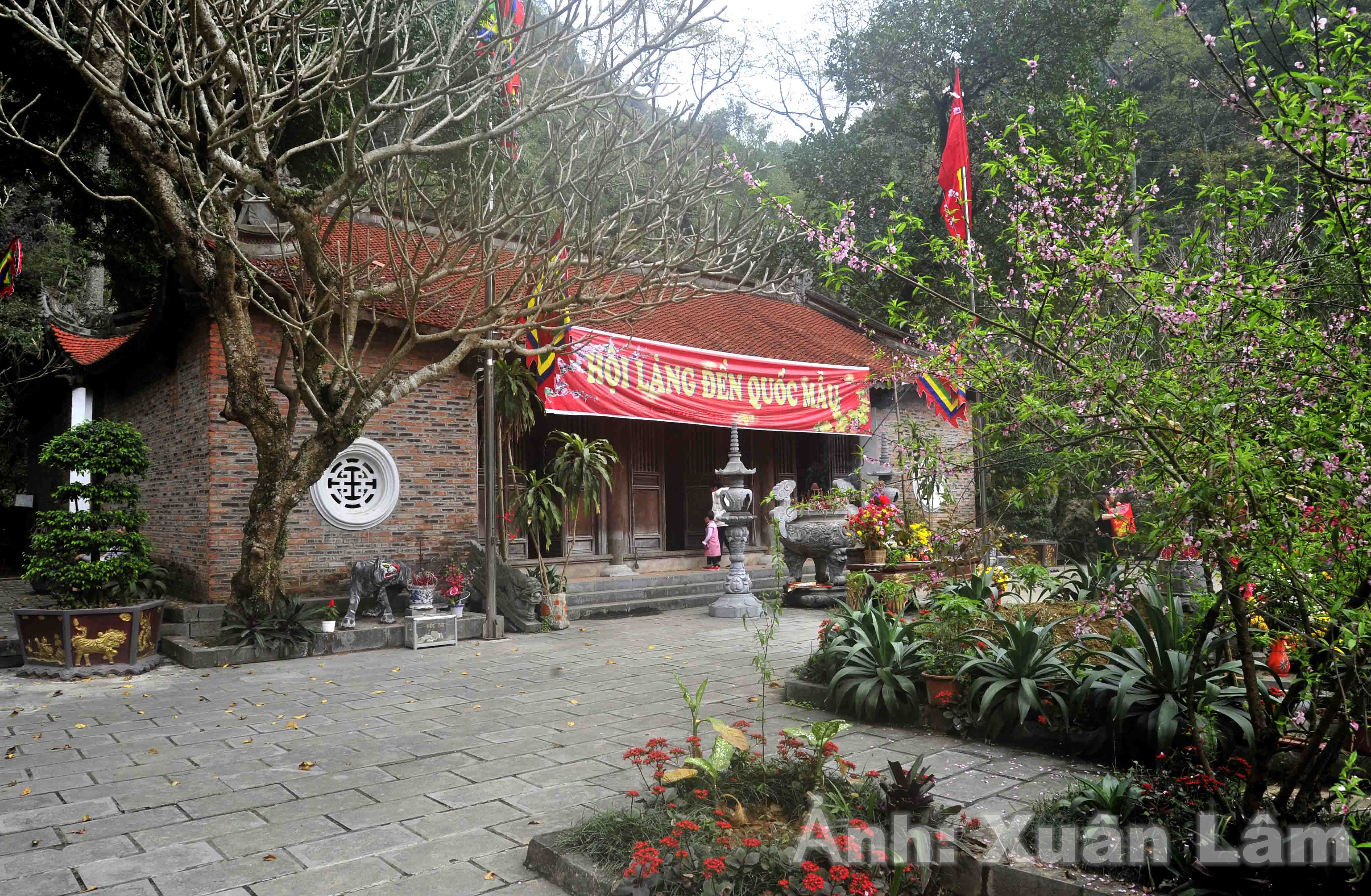 Đền Thung Lá linh thiêng nơi núi rừng