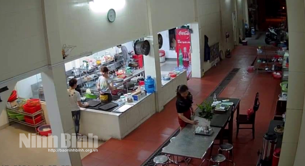 Ninh Bình: Các quán ăn, hàng quán giải khát vỉa hè, đường phố, khu công cộng tạm dừng dịch vụ tại chỗ từ 0h ngày 28/5