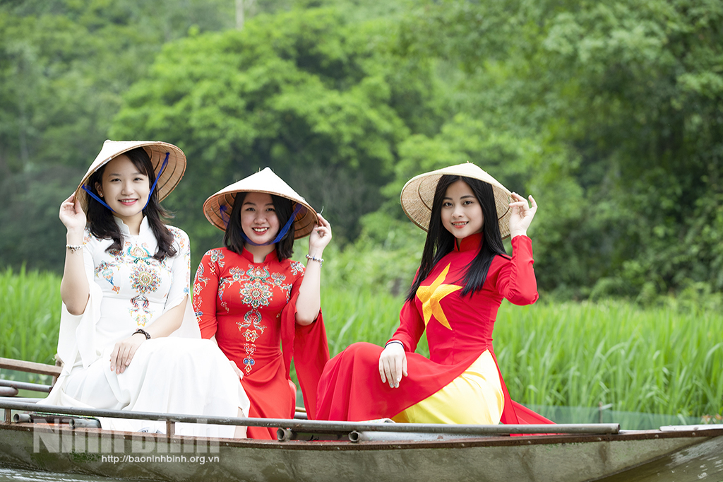 Tam Cốc, tháng tư về